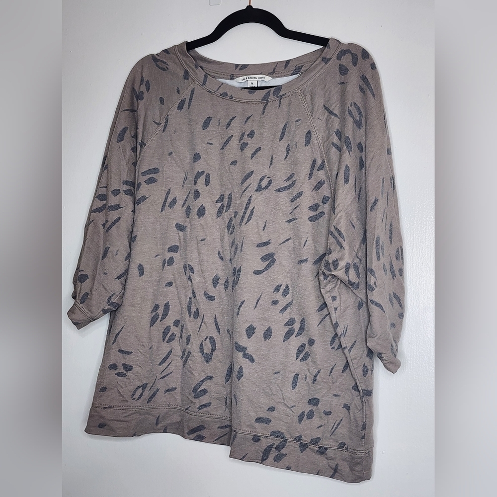 1x Zac & Rachel Sweatshirt